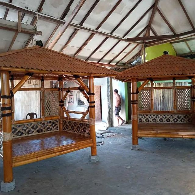 pembuatan rumah adat kayu bambu 15